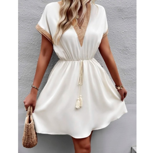 LAST PACK Boho cream V neck batwing sleeve fringe detail mini dress - Picture 2 of 5